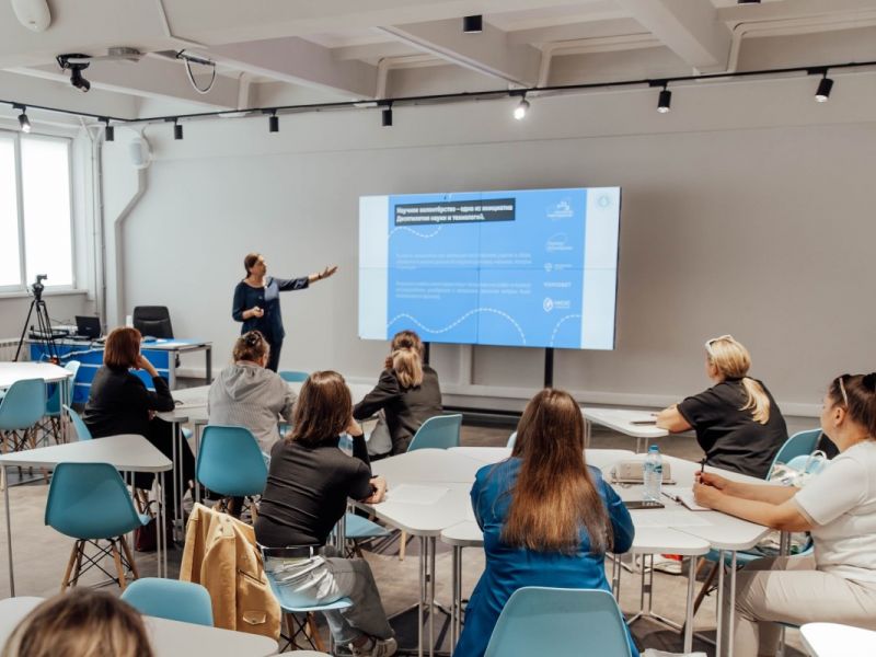 Более 4 тысяч учителей физики, химии, математики и информатики ПФО начнут преподавать по-новому 