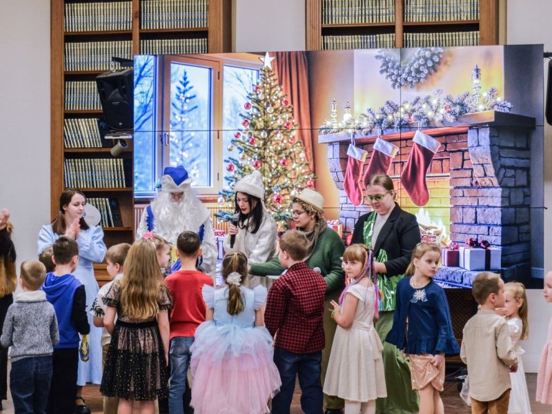 В Мининском университете началась серия новогодних елок от «Минин-ПРО» и студенческого педагогического отряда «Тепло»