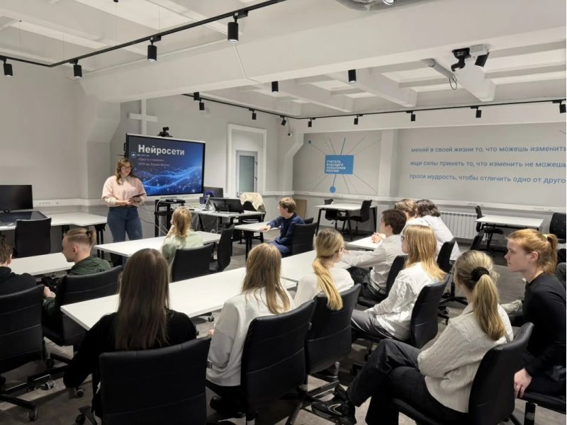 Мастер‑класс «Нейросети в учёбе и творчестве» прошёл в Мининском университете