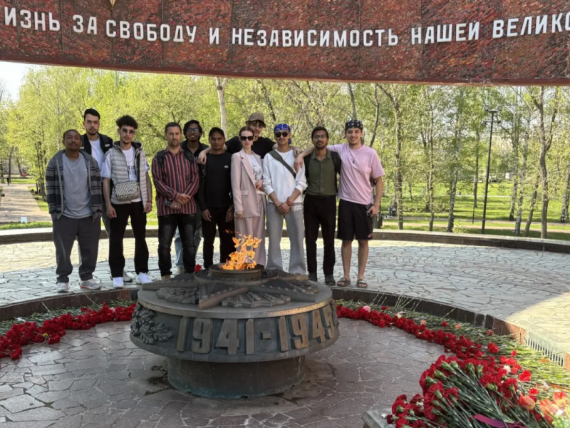 Память сердца: иностранные студенты Мининского почтили подвиг героев у Вечного огня